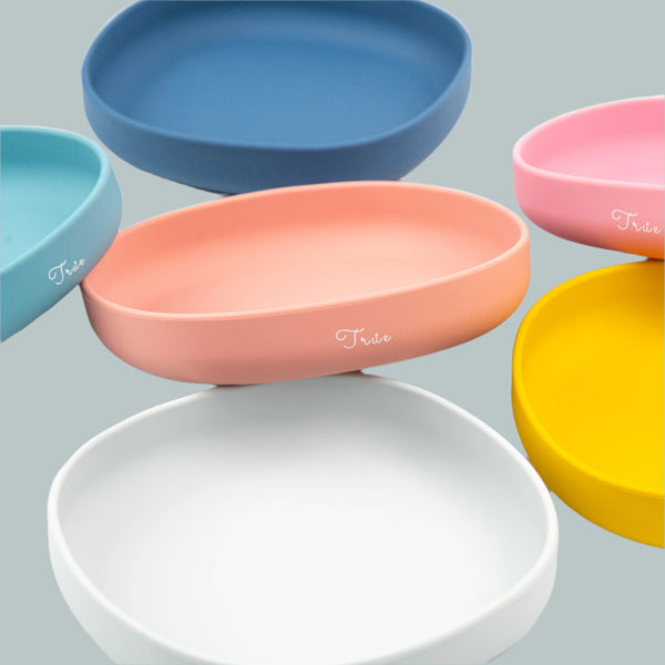 True kids silicone open plate, for easy self-feeding in a range of colors.