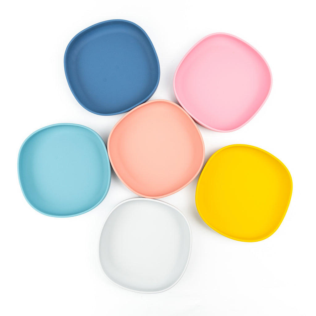 True kids silicone open plate, for easy self-feeding in a range of colors.
