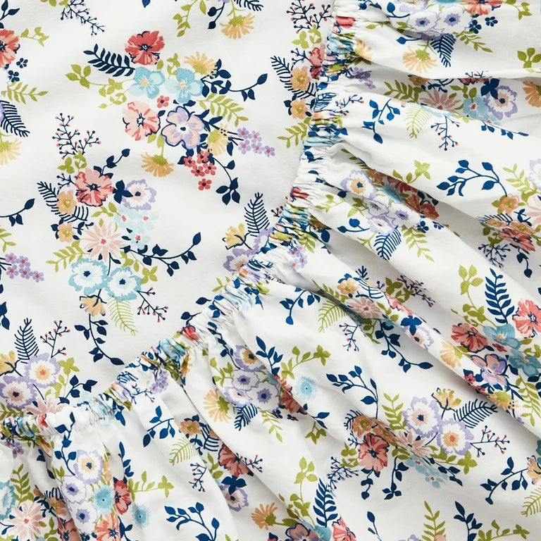 Bed Sheet featuring a floral bed sheet 