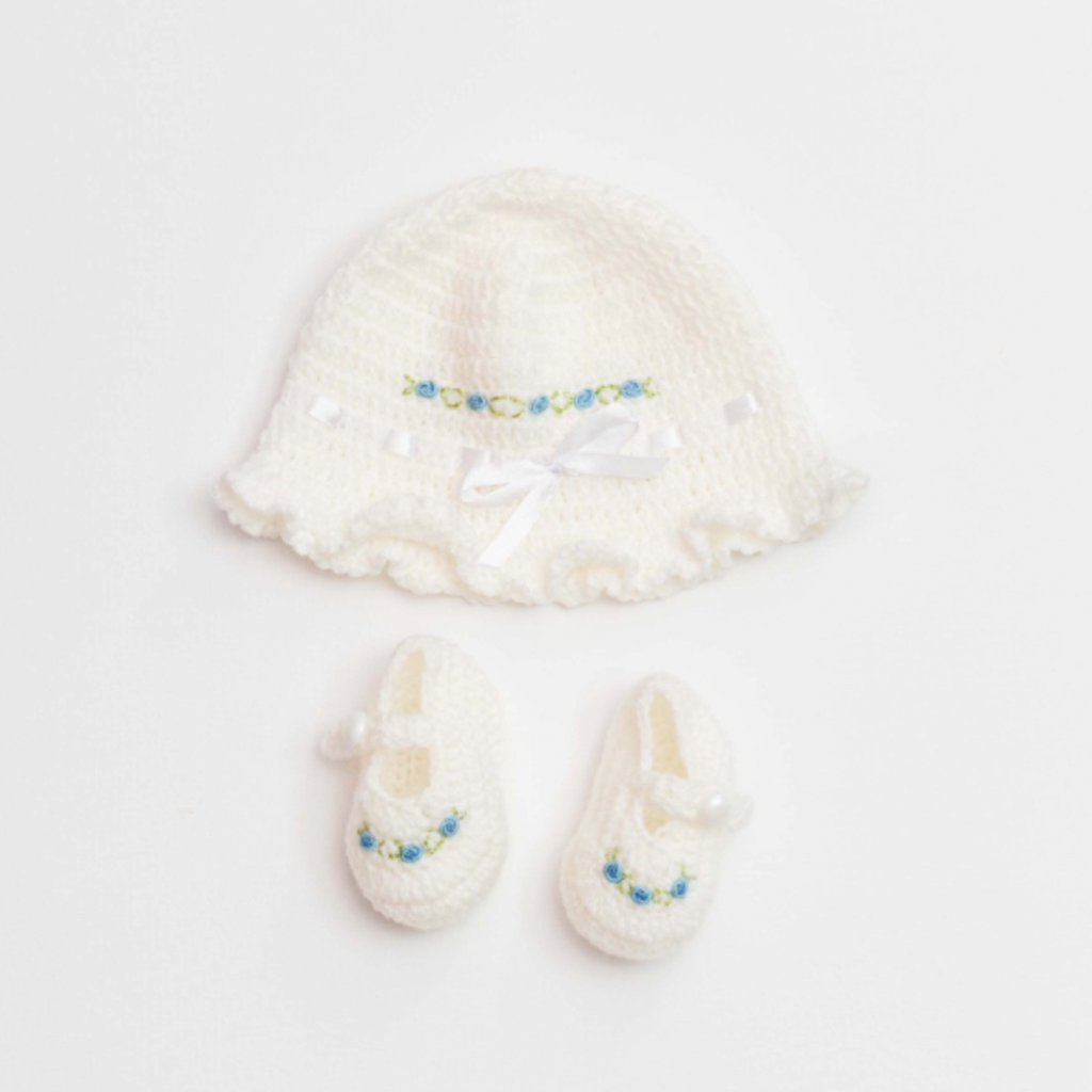 Crochet embroidered cap + booties set in blue 
